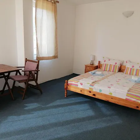 招待所 Mechta Family